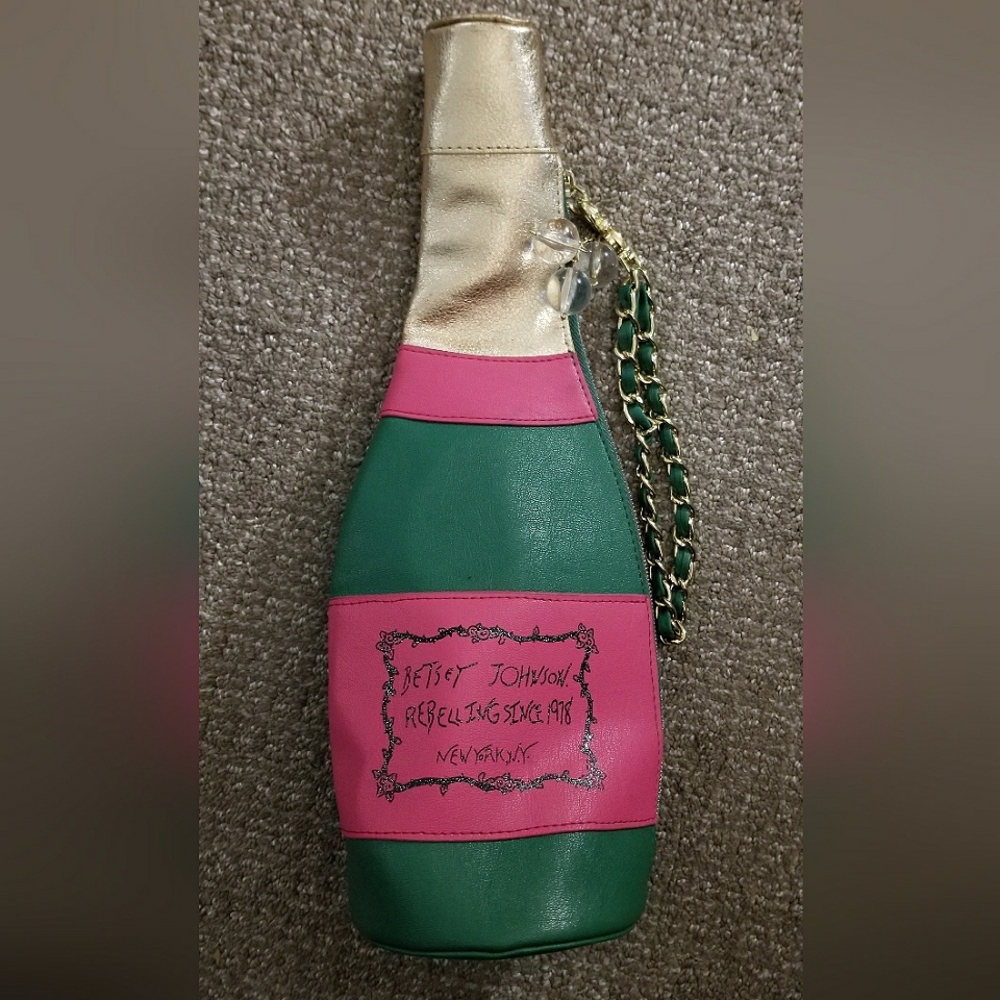 Betsey Johnson Poppin btls wristlet